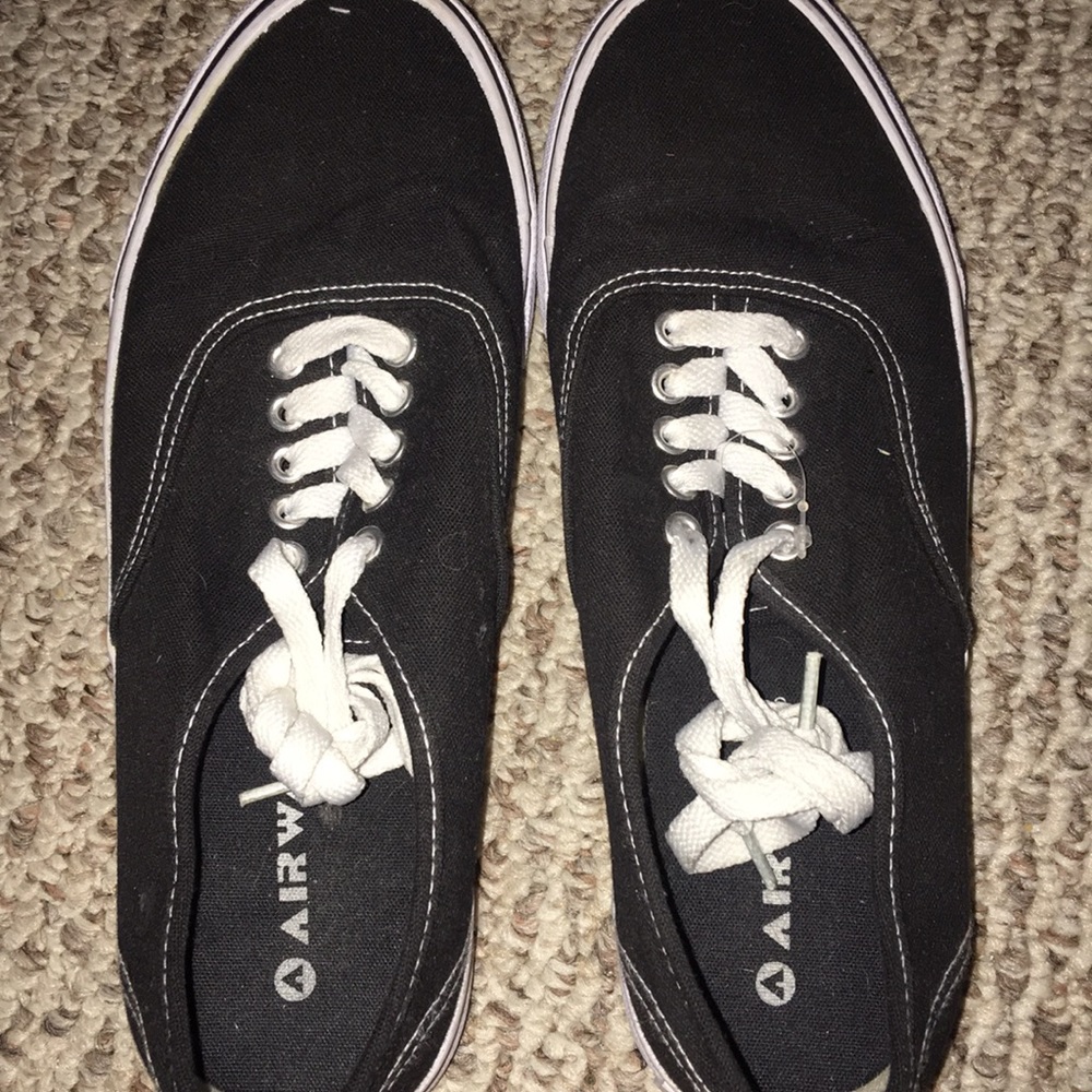 black airwalk shoes size 6 men’s/8women’s